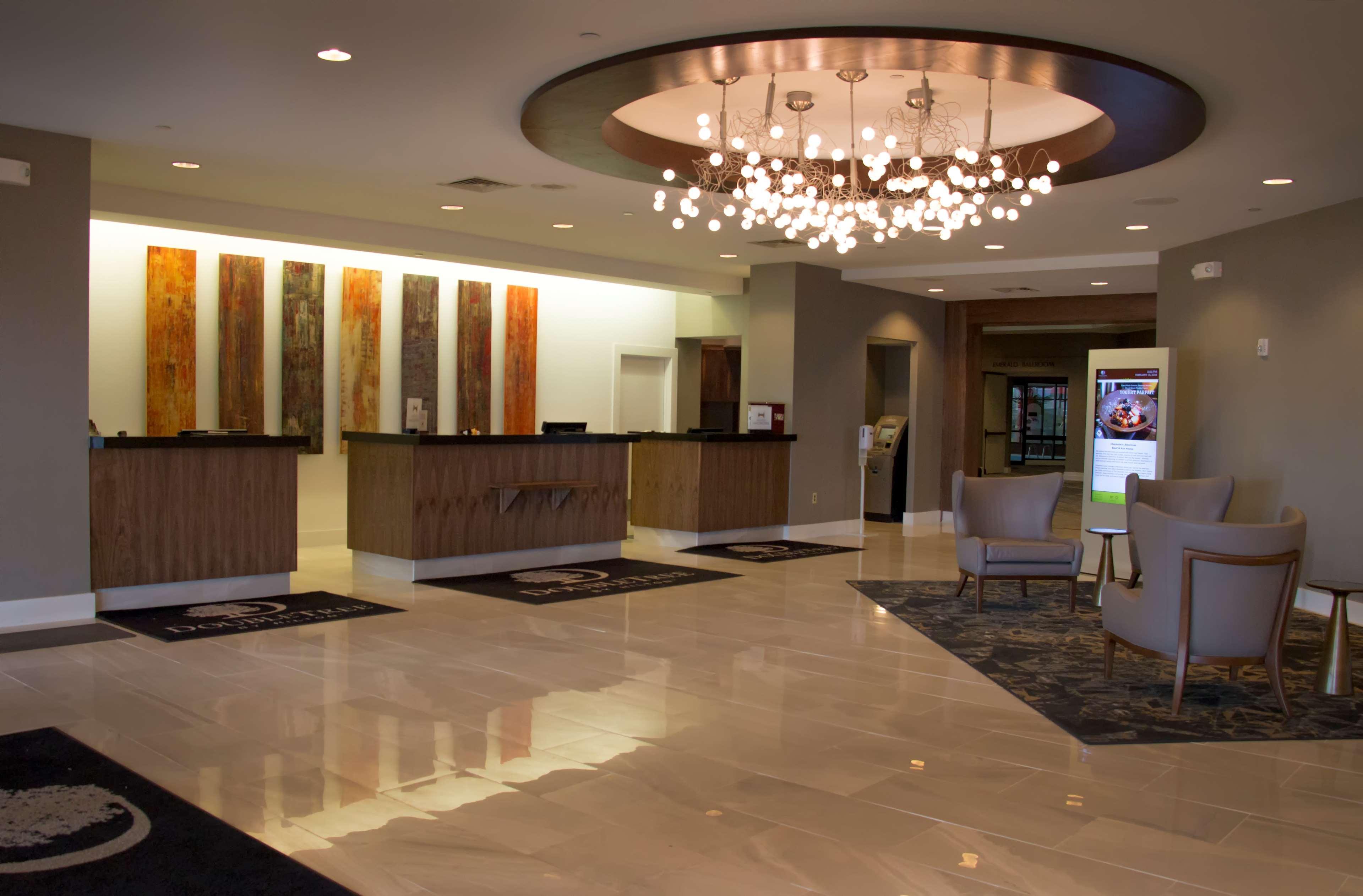 Doubletree By Hilton Wichita Airport Hotel Exterior photo
