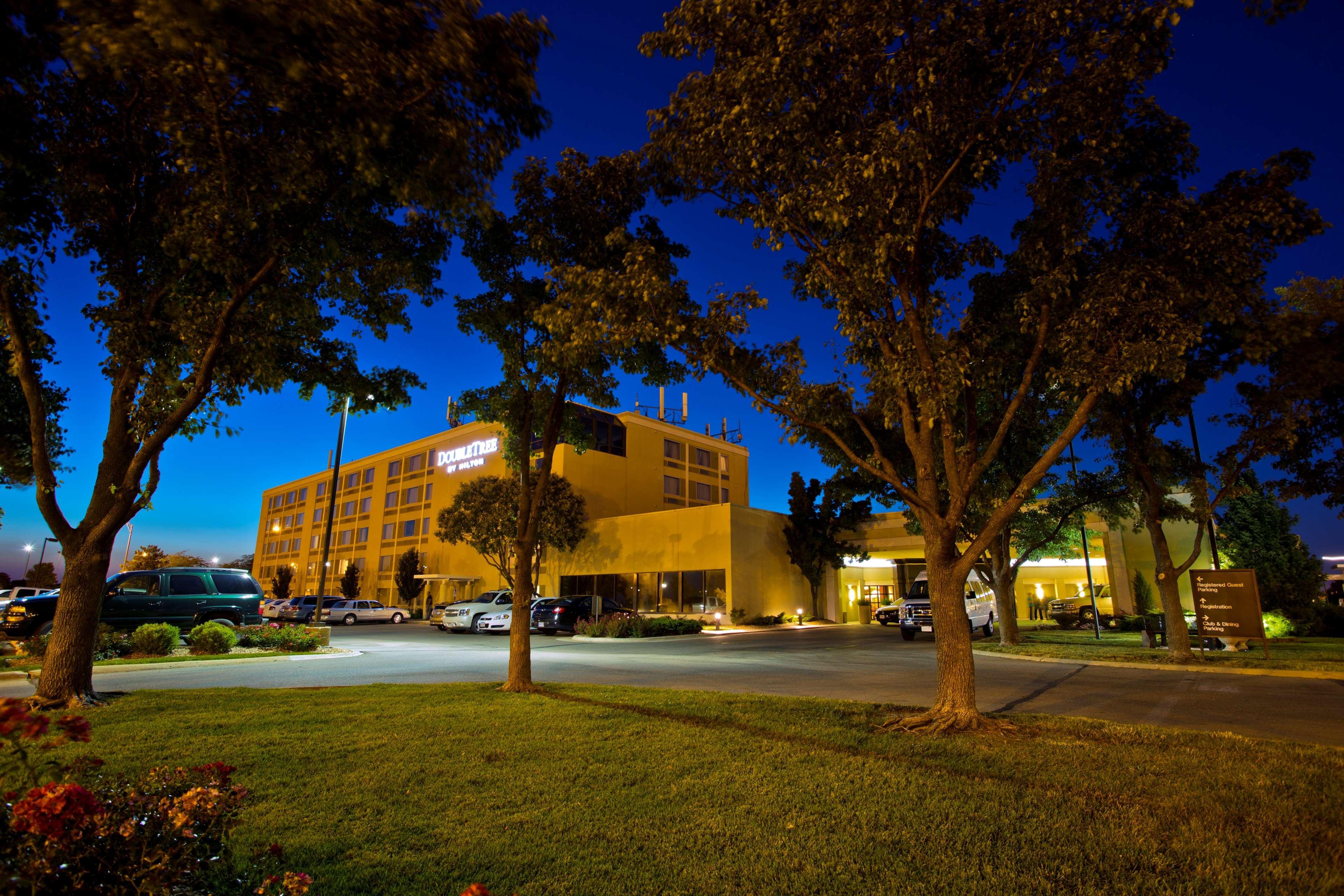 Doubletree By Hilton Wichita Airport Hotel Exterior photo