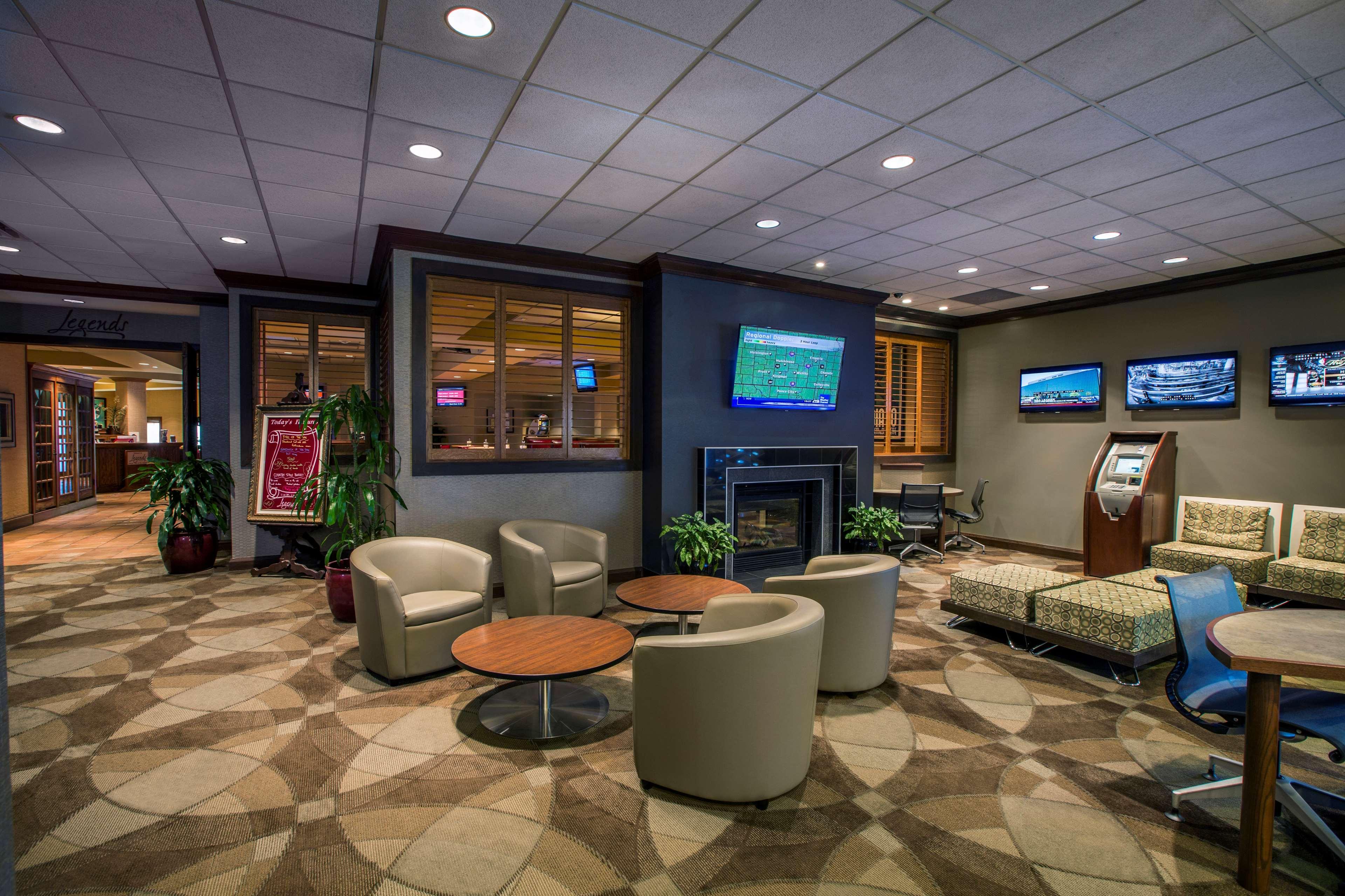 Doubletree By Hilton Wichita Airport Hotel Interior photo