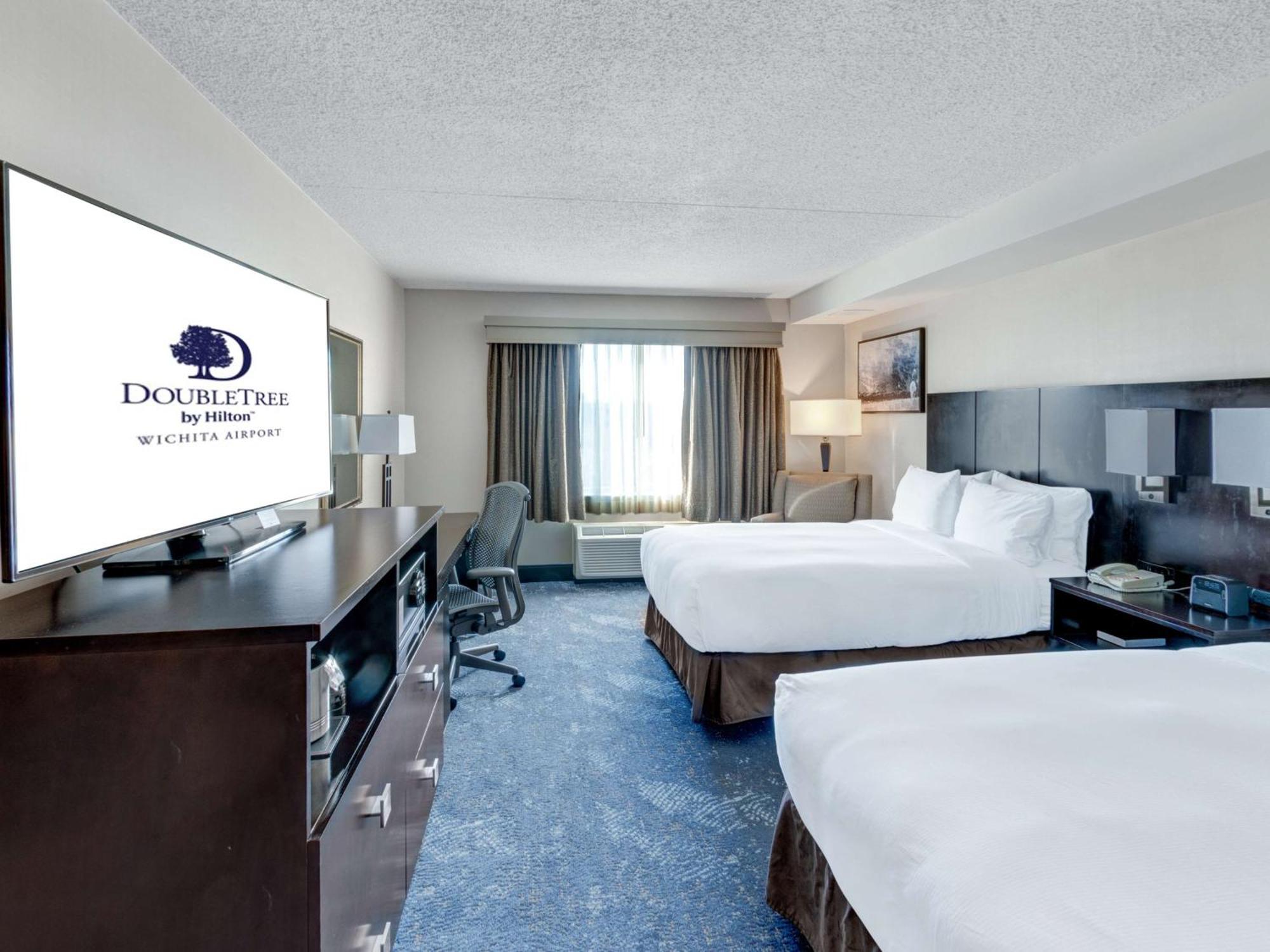 Doubletree By Hilton Wichita Airport Hotel Exterior photo