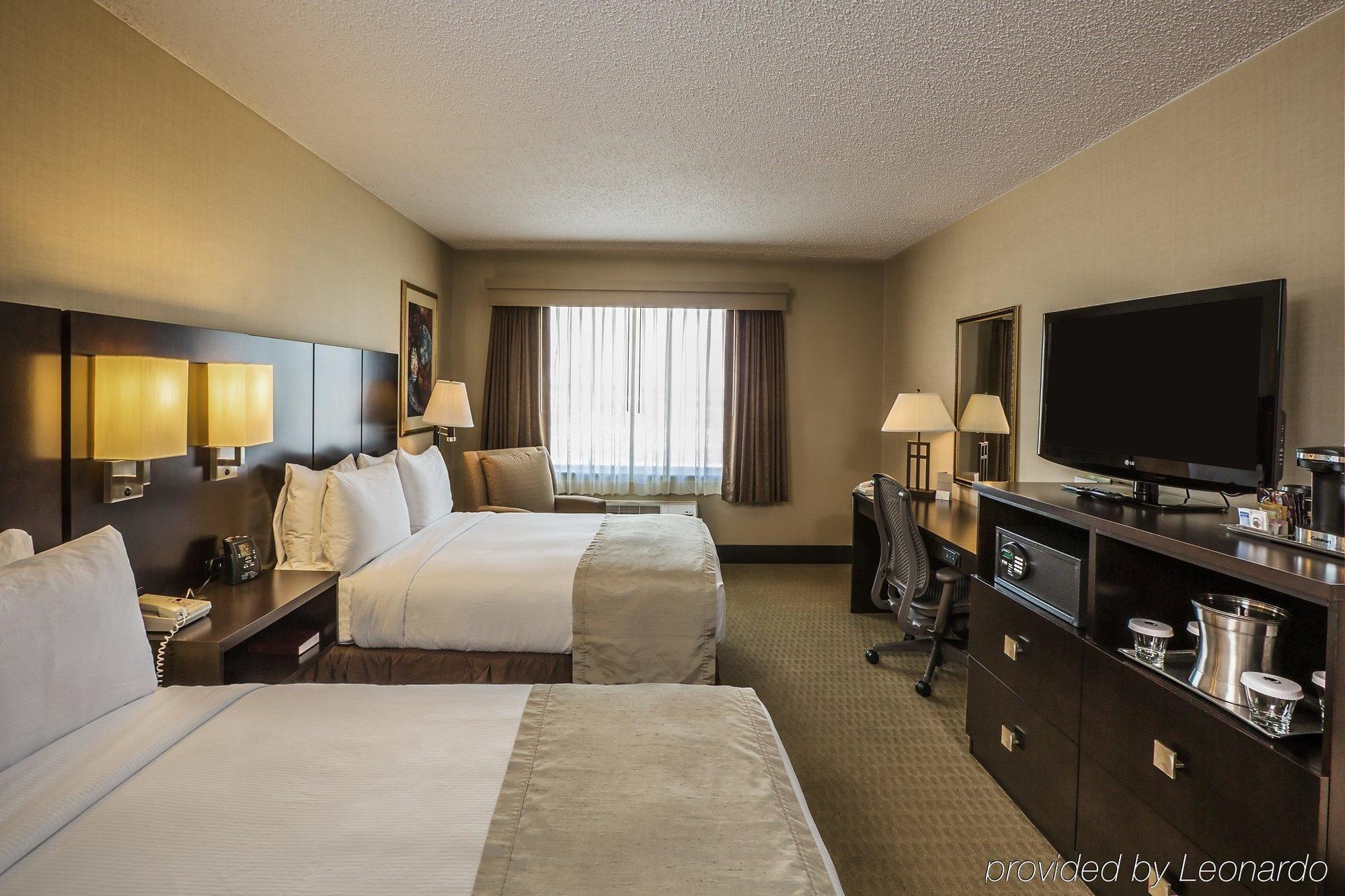 Doubletree By Hilton Wichita Airport Hotel Exterior photo