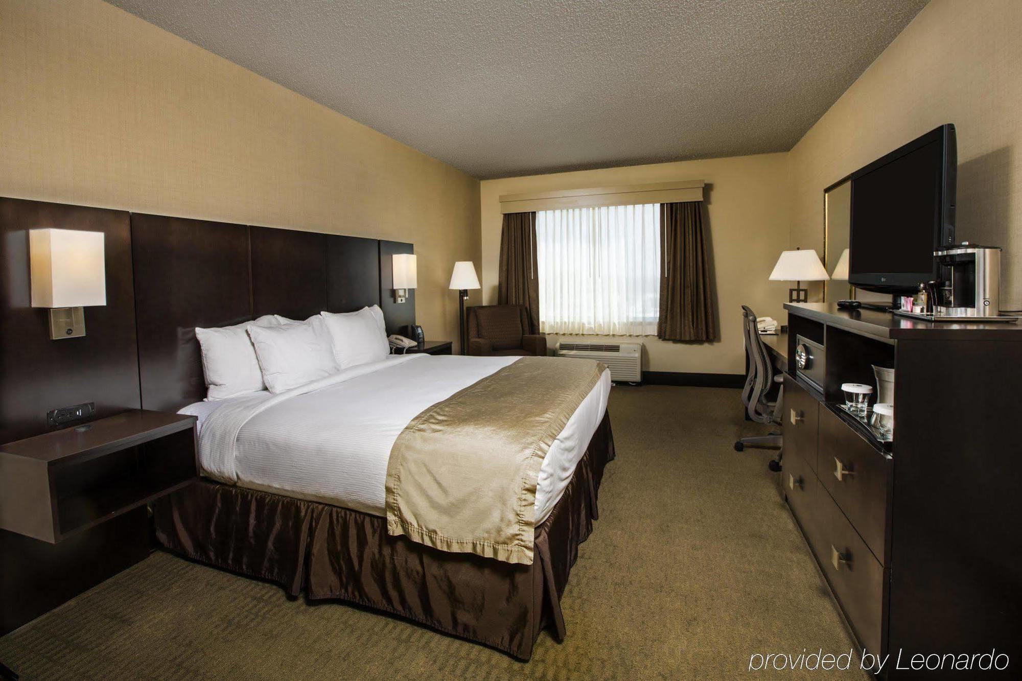 Doubletree By Hilton Wichita Airport Hotel Exterior photo